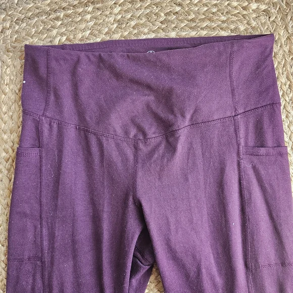 Chic Plum / Marroon Leggings With Pockets - Picture 12 of 12